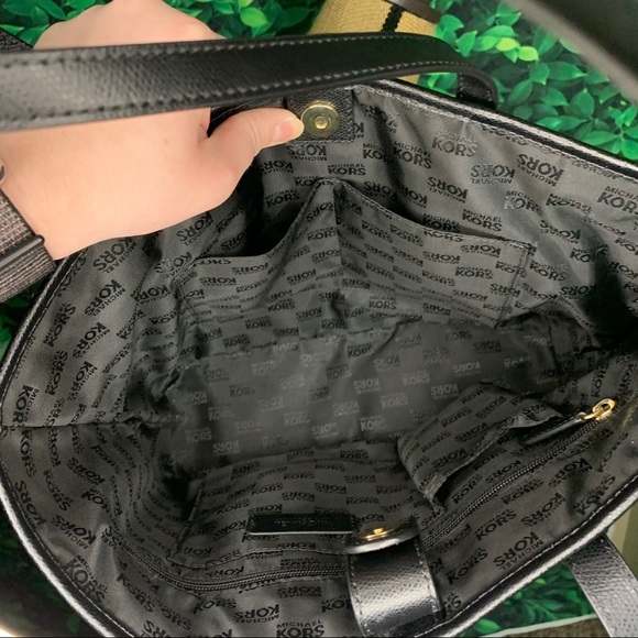 Authentic Michael Kors Tote - Picture 3 of 7